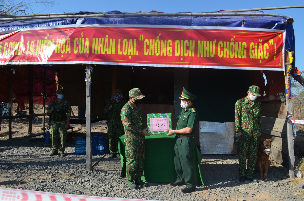 Kiểm tra thực hiện nhiệm vụ phòng, chống dịch Covid-19 ở khu vực biên giới
